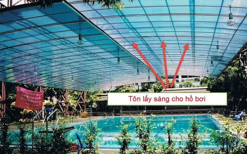 Tôn lấy sáng cho hồ bơi